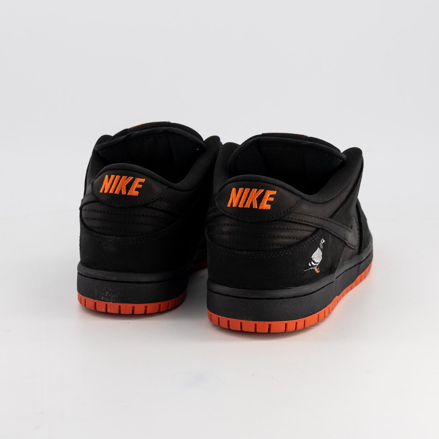 Nike SB Dunk Low "Black Pigeon" (DS)