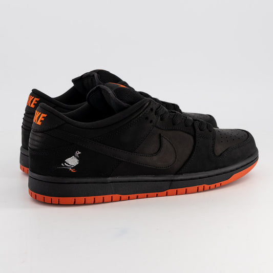 Nike SB Dunk Low "Black Pigeon"